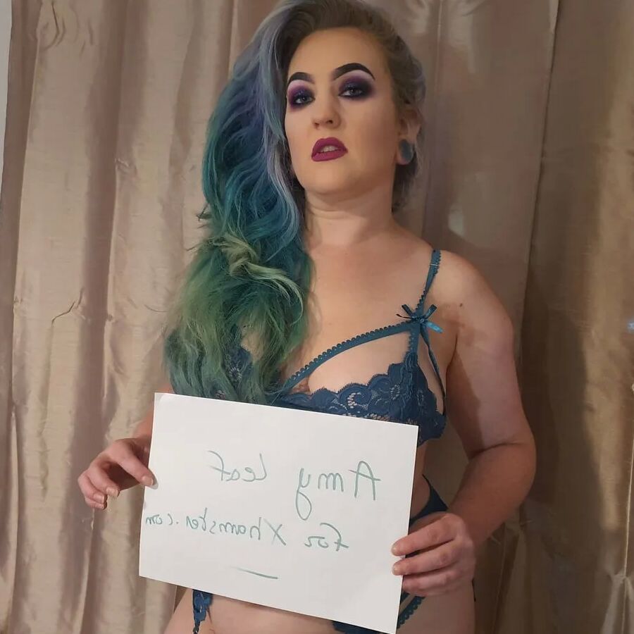 Hot MILF Amy Leaf