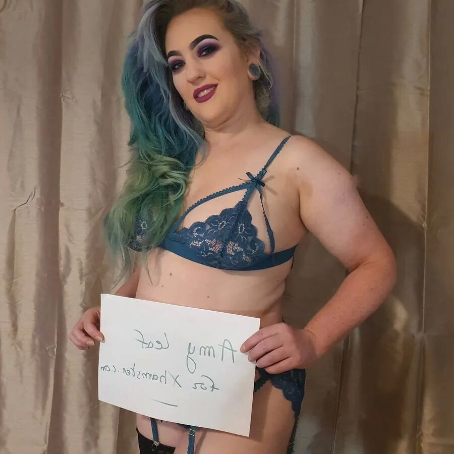 Hot MILF Amy Leaf