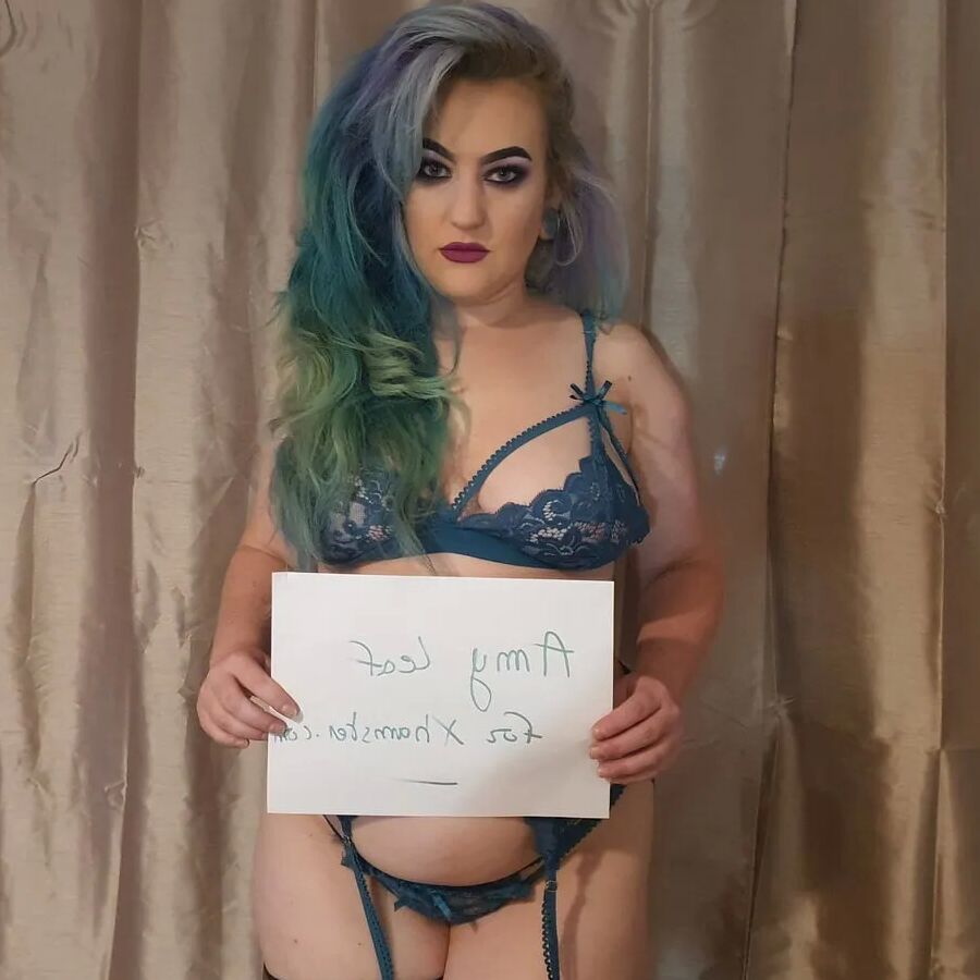 Hot MILF Amy Leaf