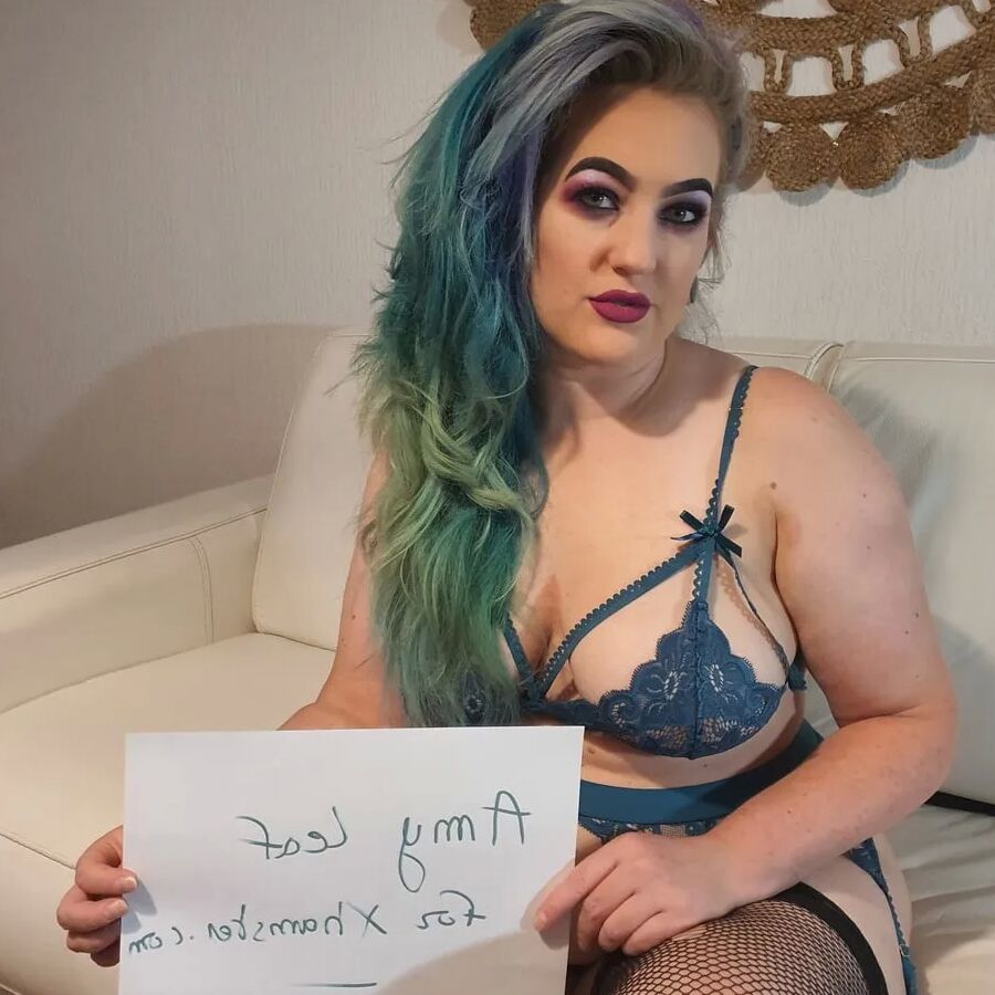Hot MILF Amy Leaf