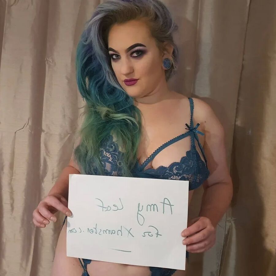 Hot MILF Amy Leaf