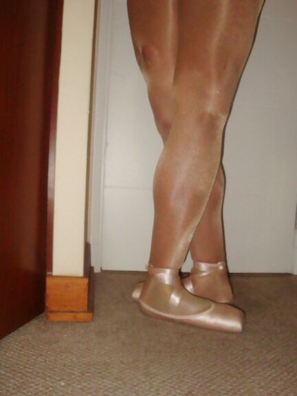 Hot ballet pointe shoes