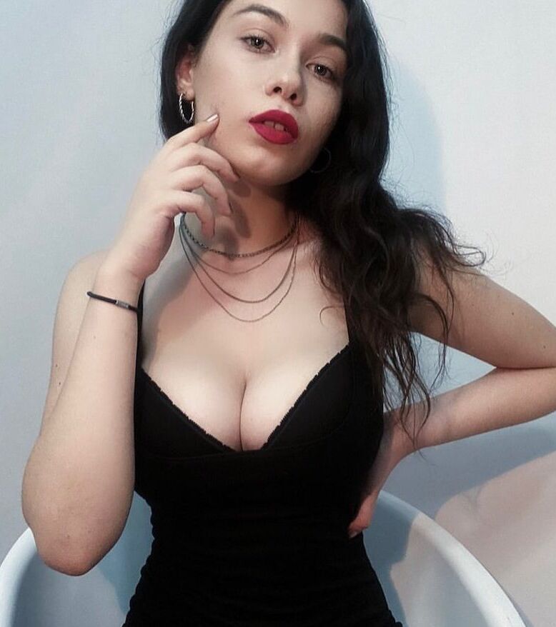 Cansu Cakal nude