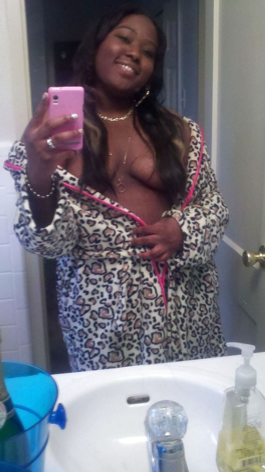 SELF SHOOT