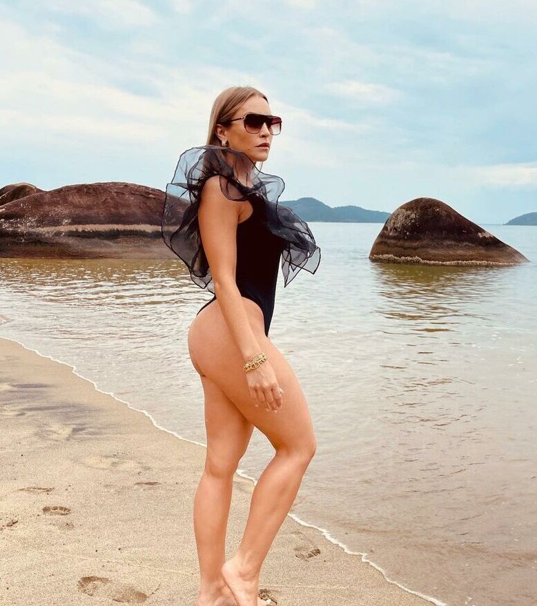 Carla Diaz nude
