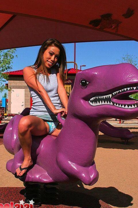 Pictures of teen chick Isis Lee flashing at a park