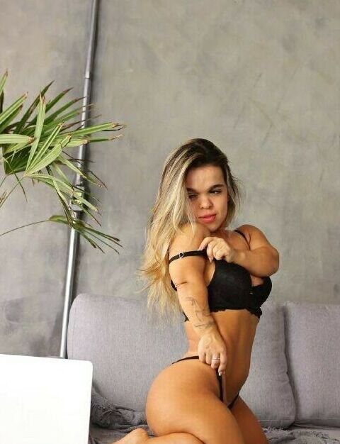 Gabriela Gadotti nude