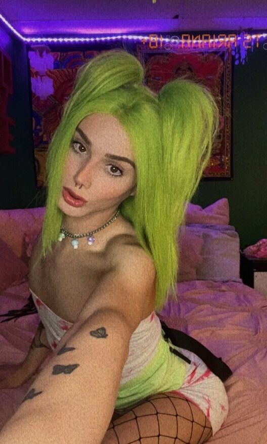 Ariana Slavens nude