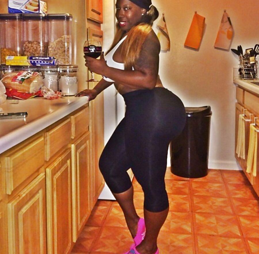 ITS JUST SUMTHIN ABOUT ASS IN THE KITCHEN VOL.