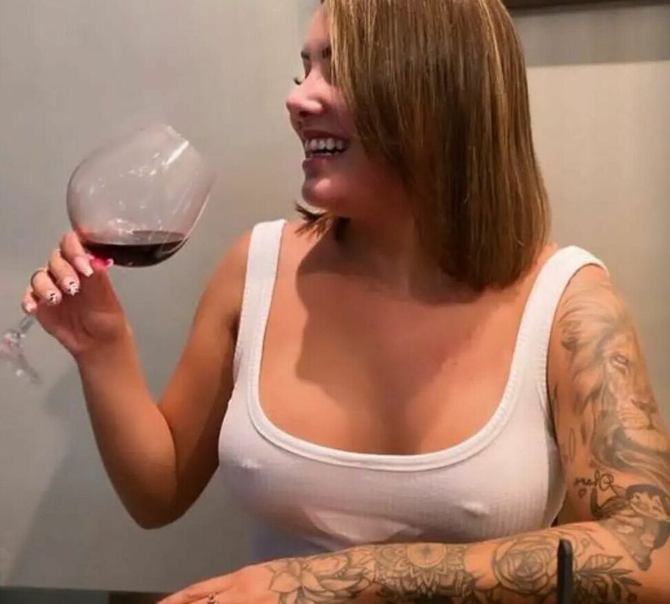 Andressa Oliveira nude