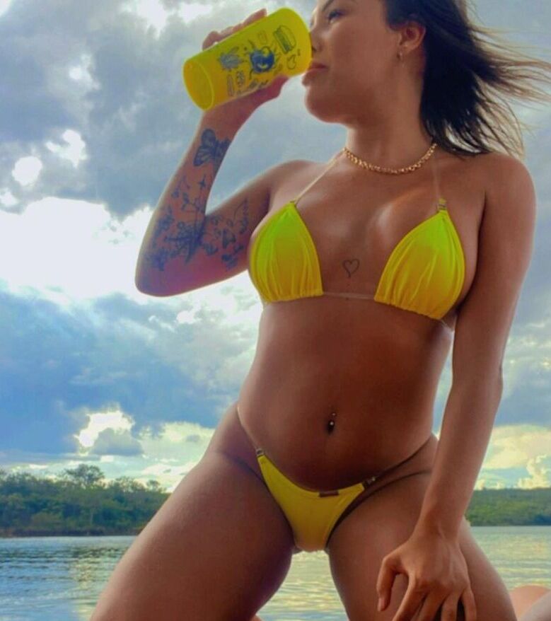 Andressa Oliveira nude
