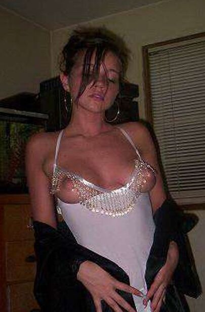Amateur girls topless and naked on the beach and in the room