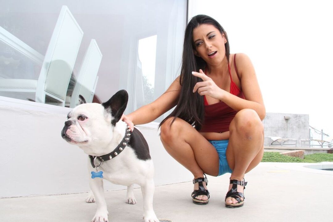 Nikki Daniels gets invited by Kiera Winters to share cock