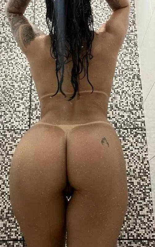 Aline Vitoria nude