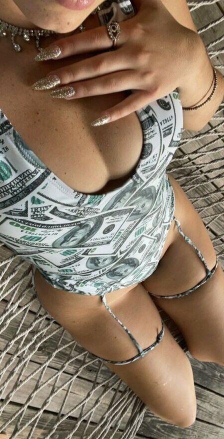 Brizzy Pickle nude