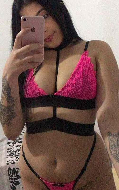 Aline Vitoria nude