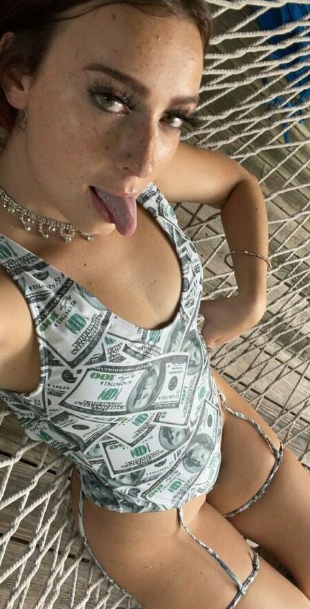 Brizzy Pickle nude