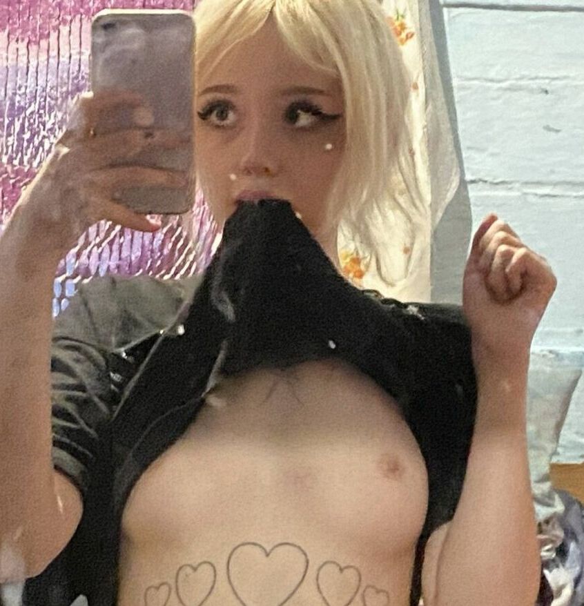 Skeleton nude
