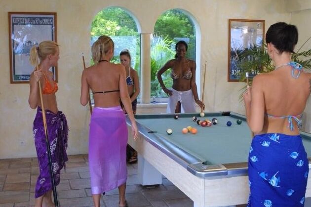 Five lesbians play a game of pool