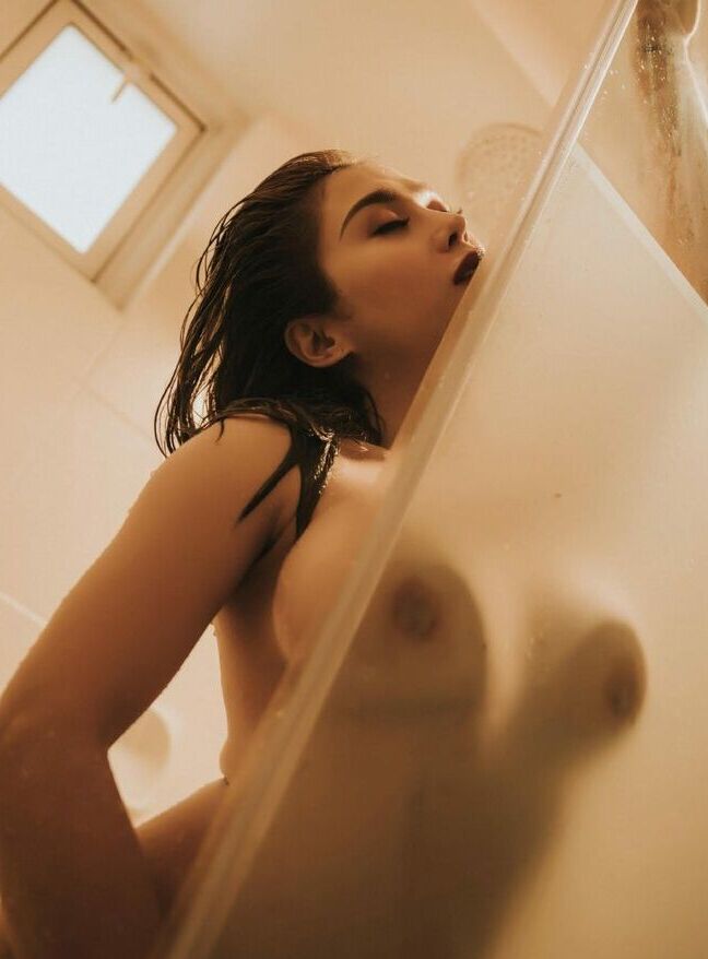 Bianca Peralta nude
