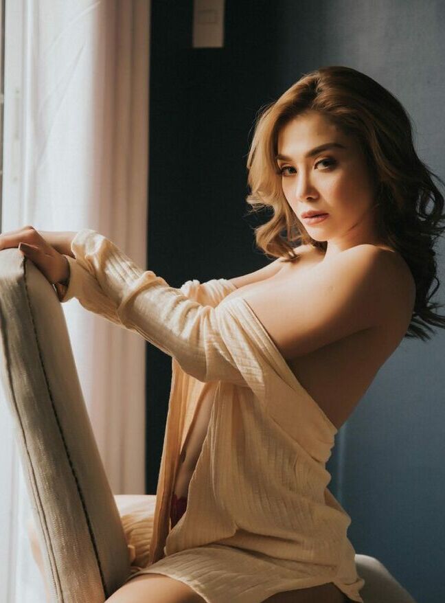 Bianca Peralta nude
