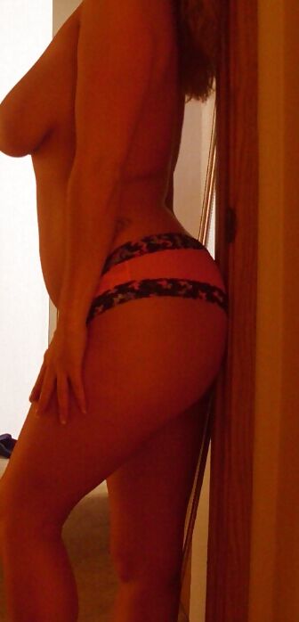 Sexy ass Rose