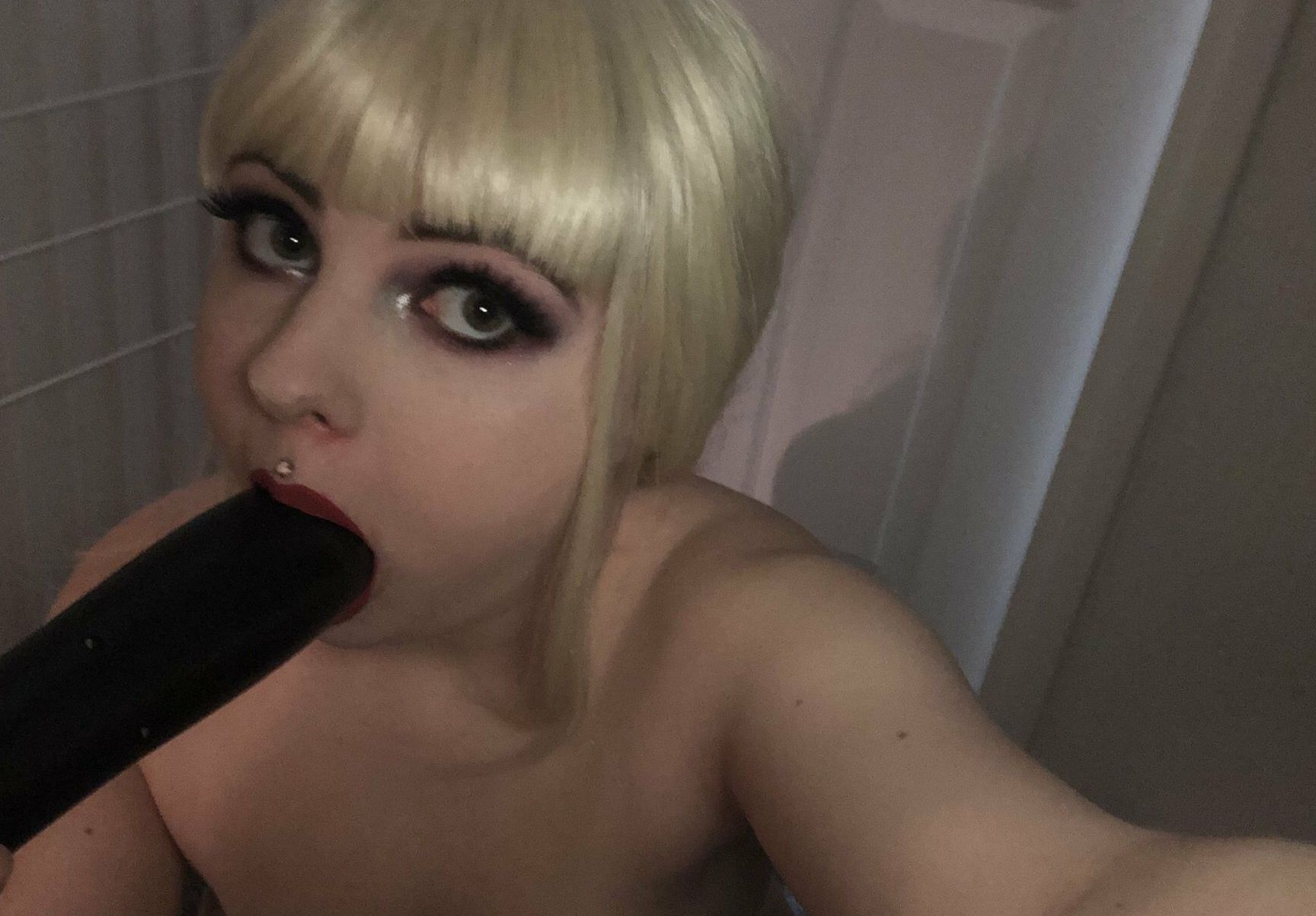 DinosaurQueen nude
