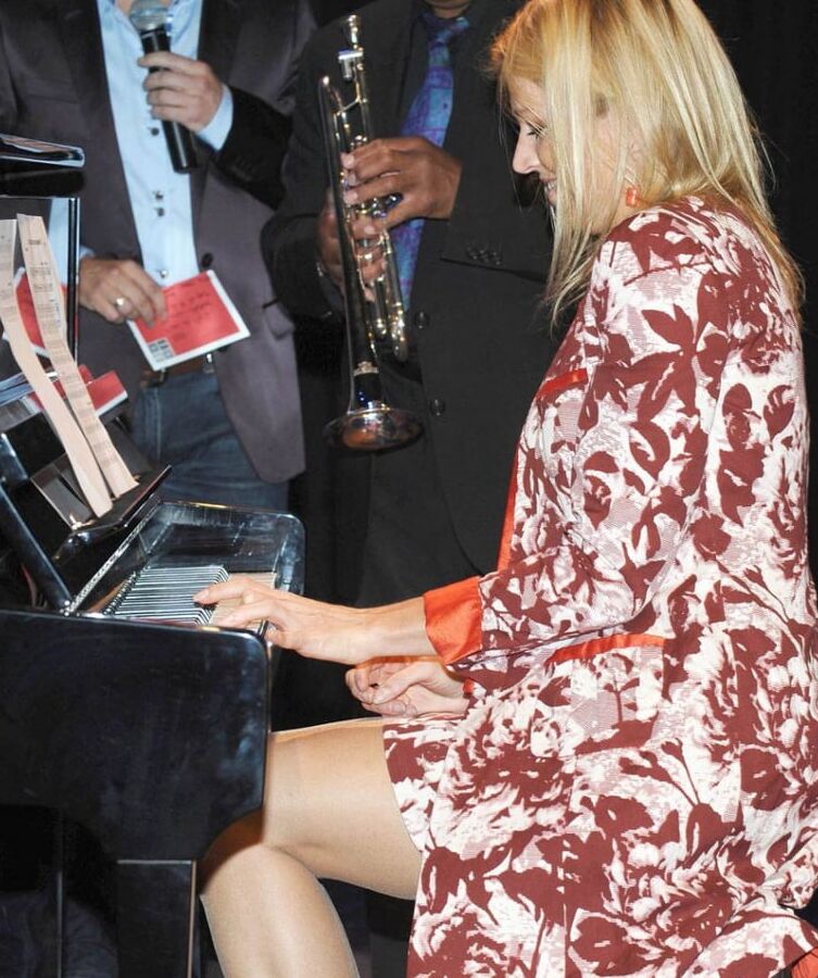 Royal Nyloness Queen Maxima