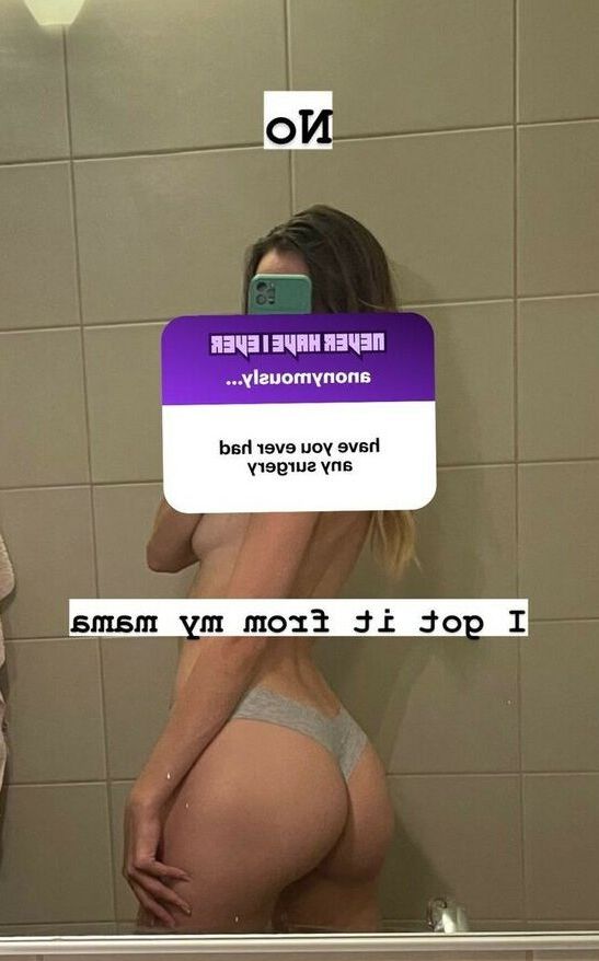 EllaMooncak nude