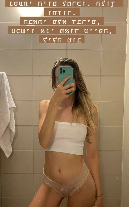 EllaMooncak nude