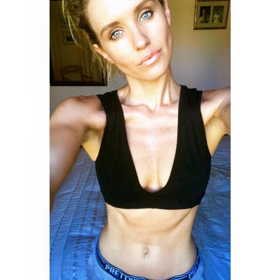 Nicky Whelan Sexy