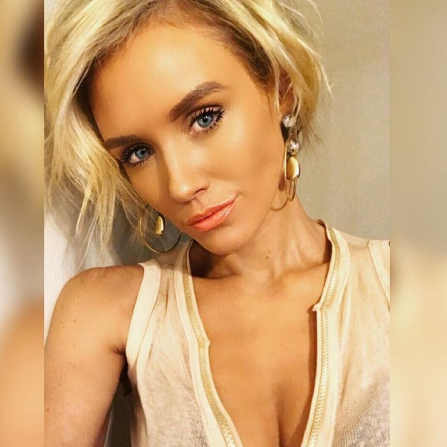 Nicky Whelan Sexy