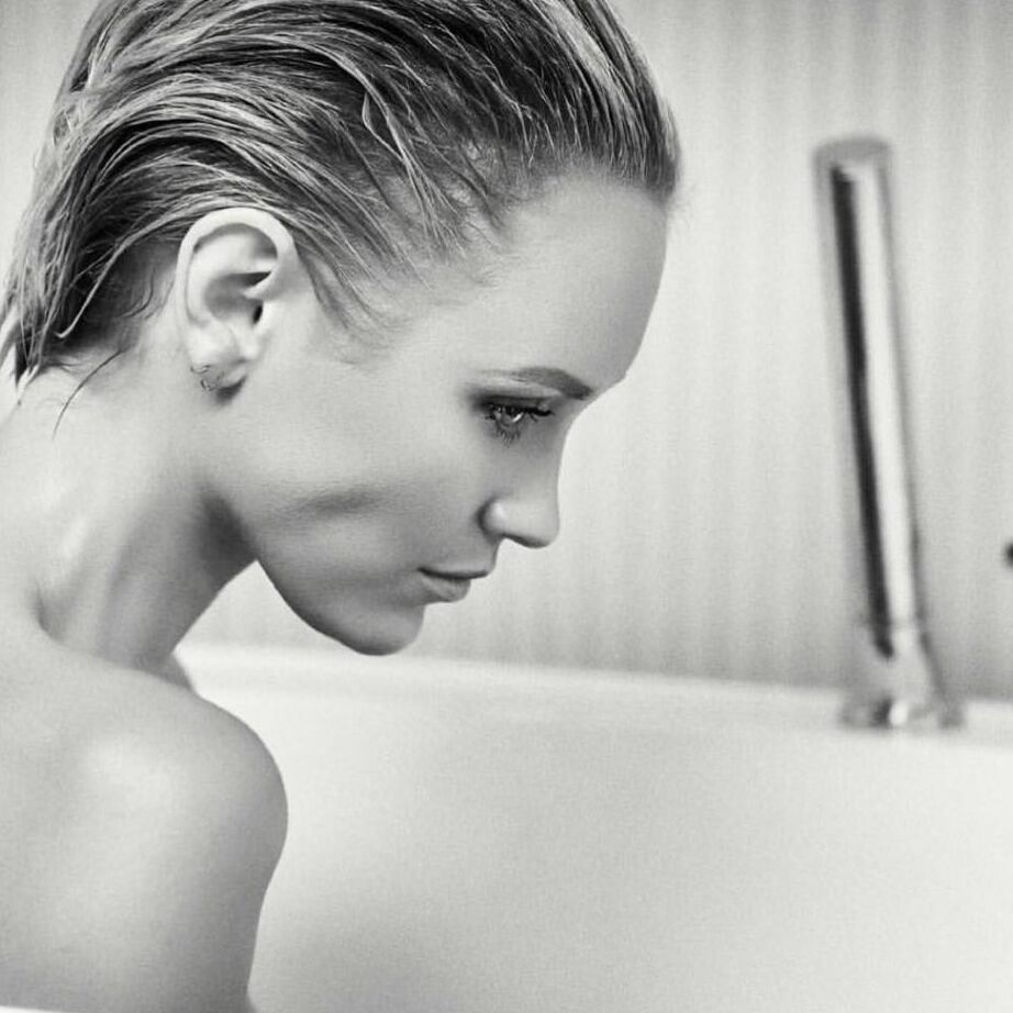 Nicky Whelan Sexy
