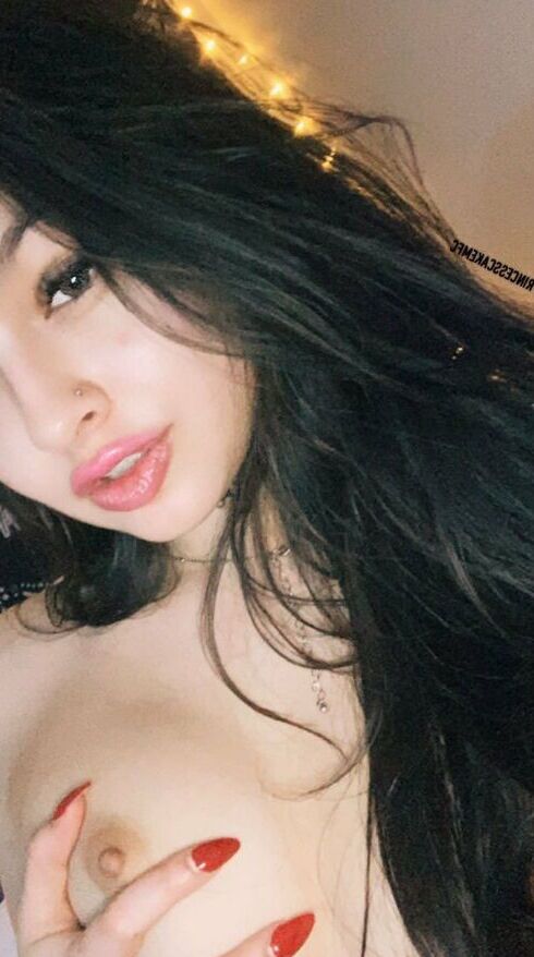 VantaBee nude