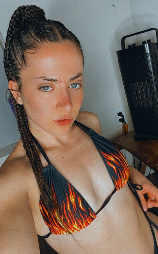 Courtney Sanderson nude