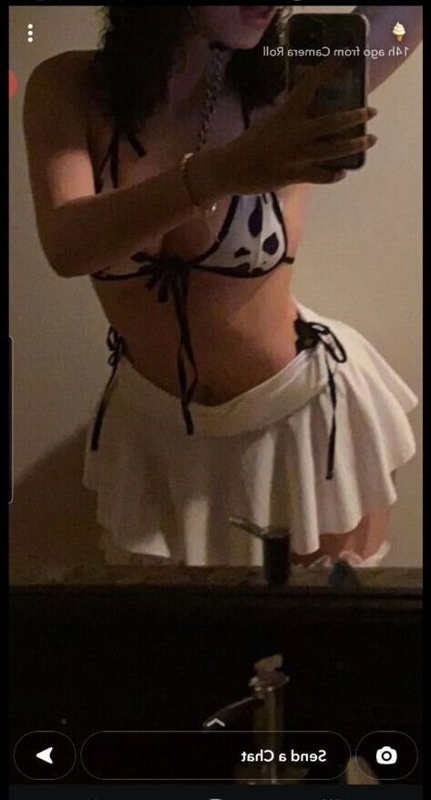 Saffia nude