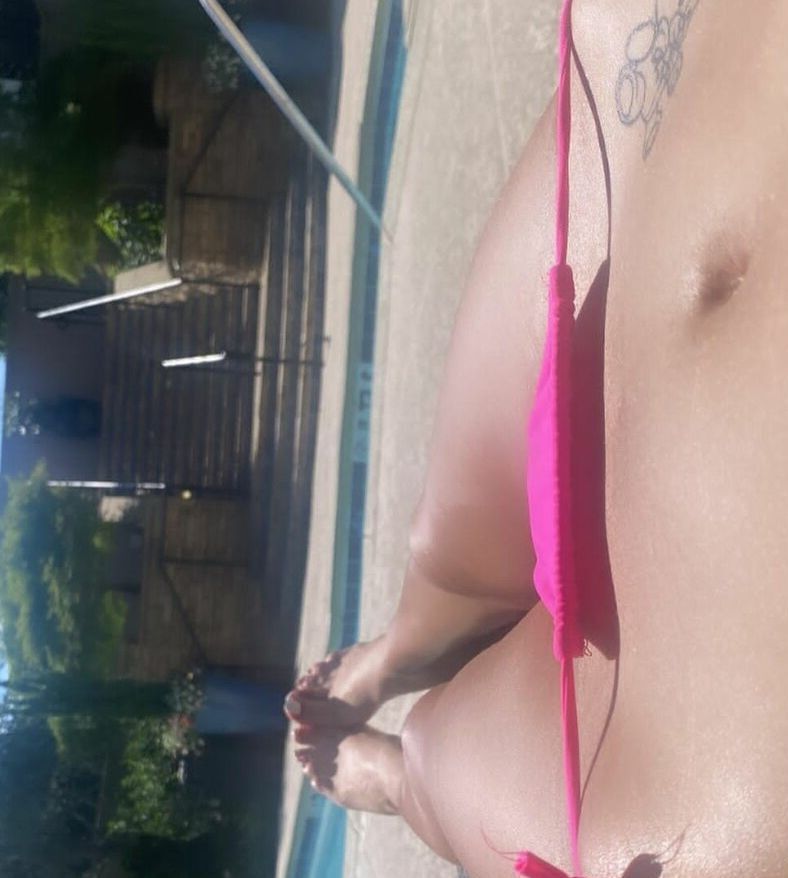 Saffia nude