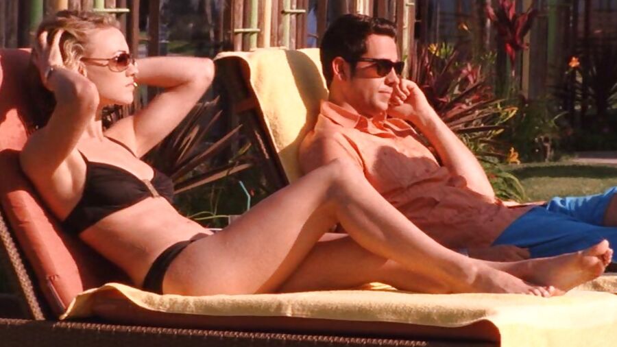 Yvonne Strahovski - Legs & Feet