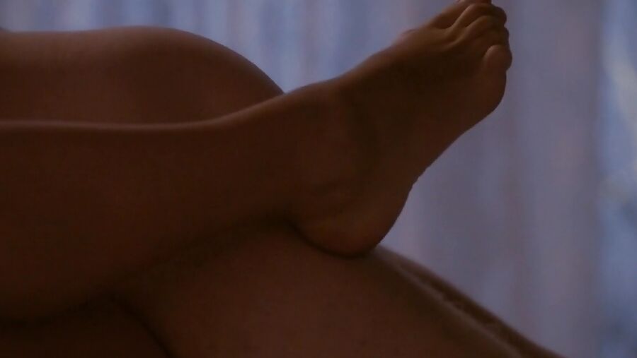 Yvonne Strahovski - Legs & Feet