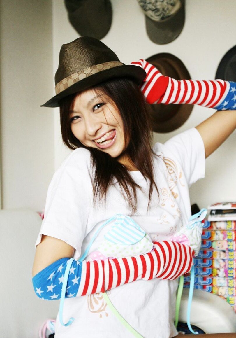 Reina has a shy slutty side to show you too