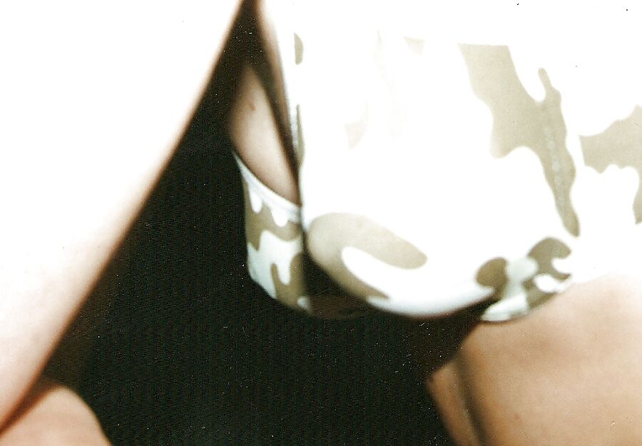 Ma salope en divers slip et tenue de chienne