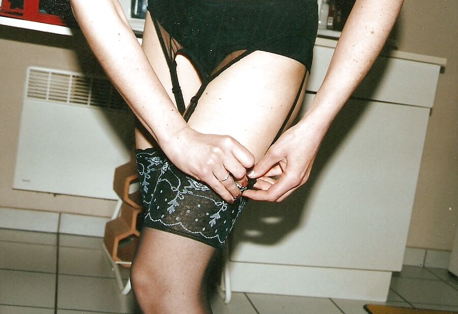Ma salope en divers slip et tenue de chienne
