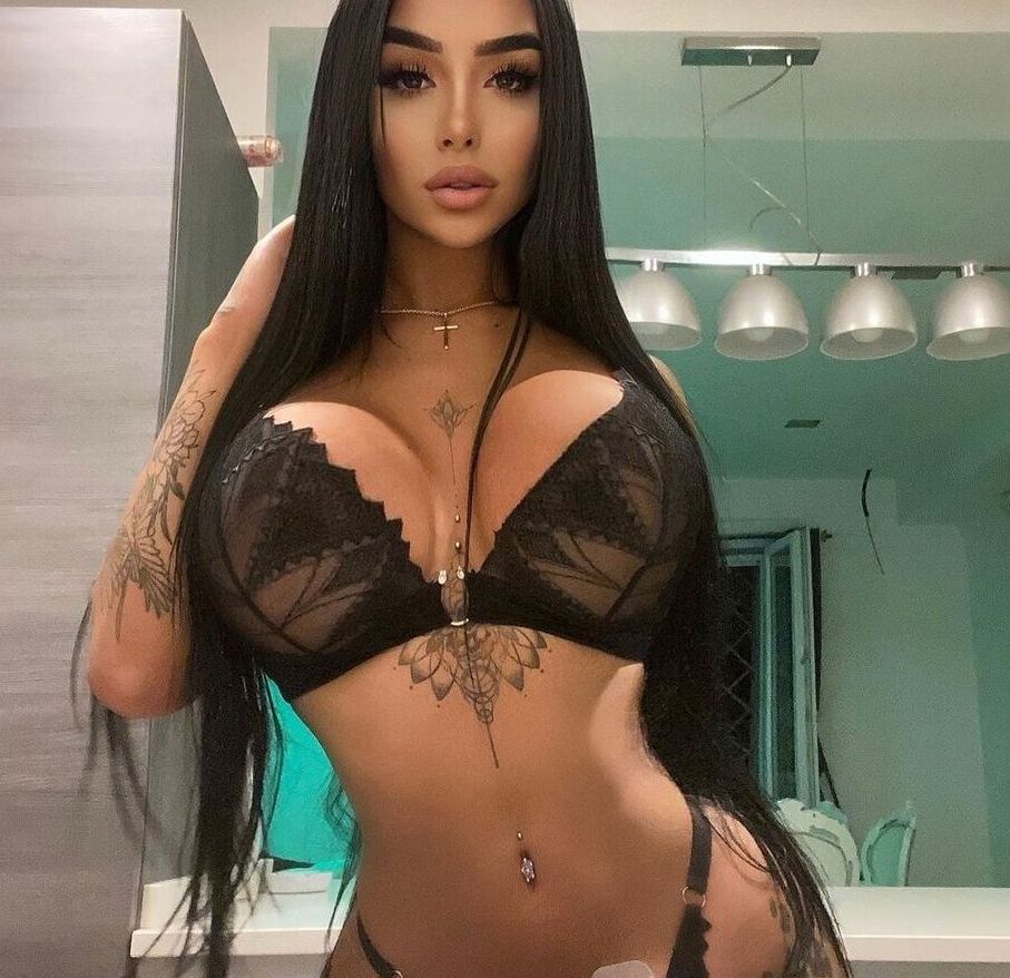Sara Luna nude