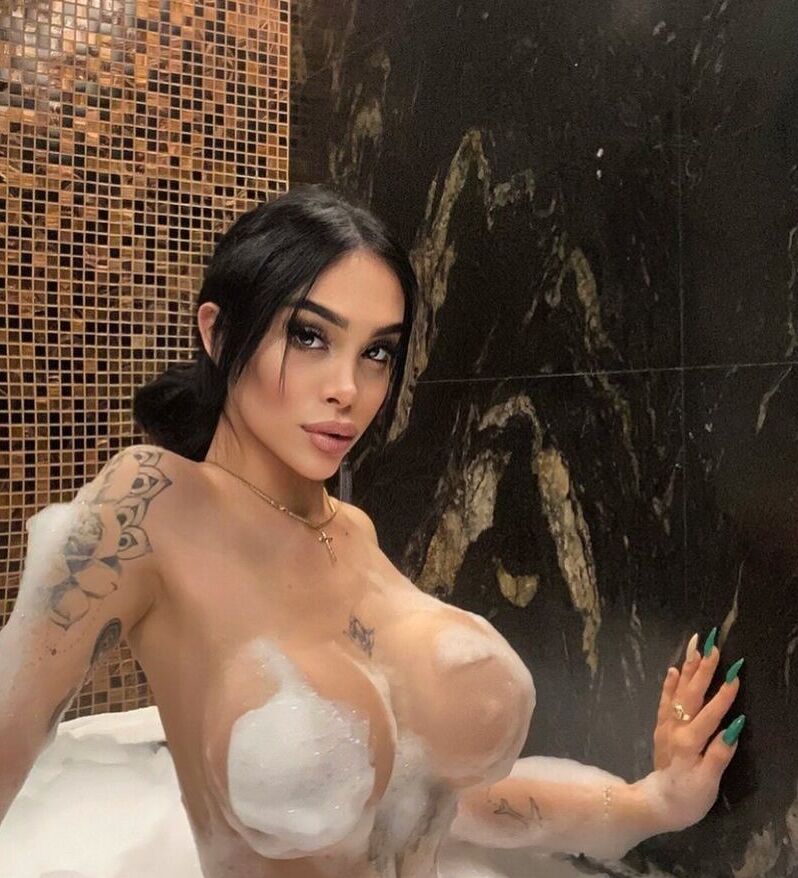 Sara Luna nude