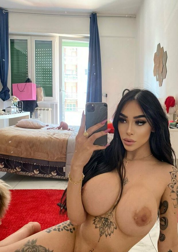 Sara Luna nude