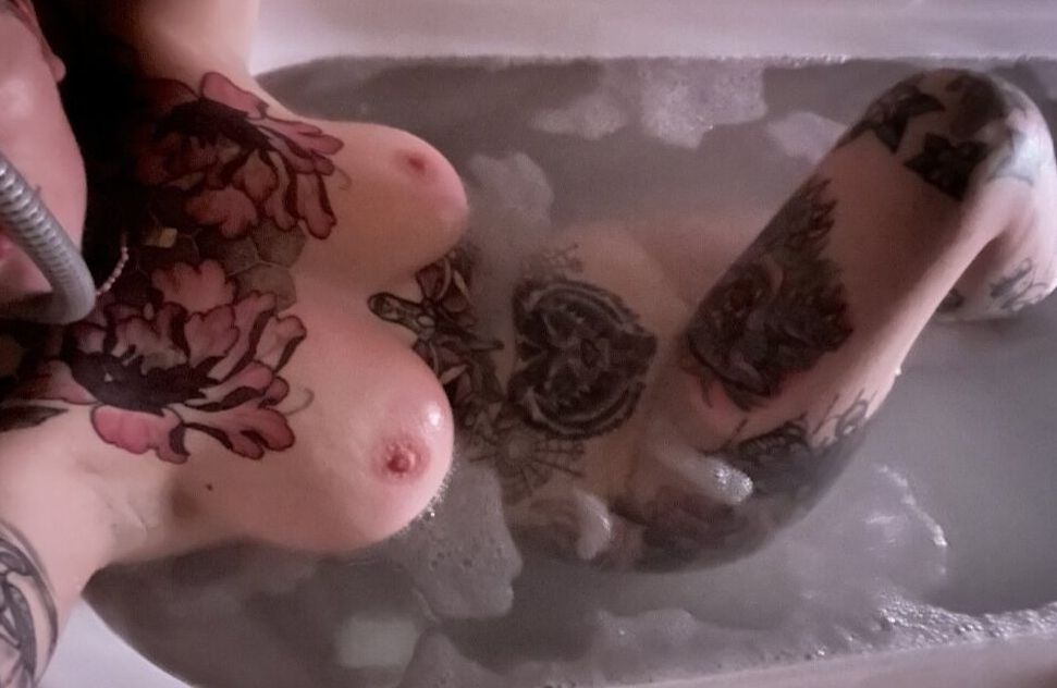 Pixie Peach nude