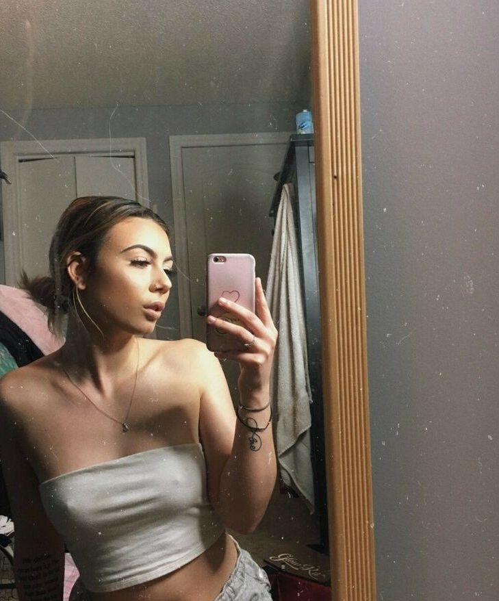 Bailey King nude