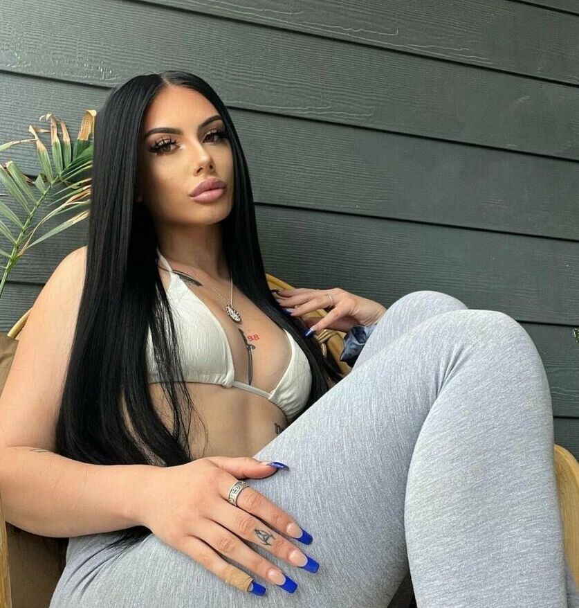 Bailey King nude