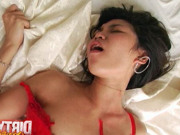 Asian cocklover spend her free time with fucking