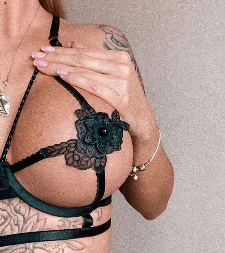 Kate Hazzard nude